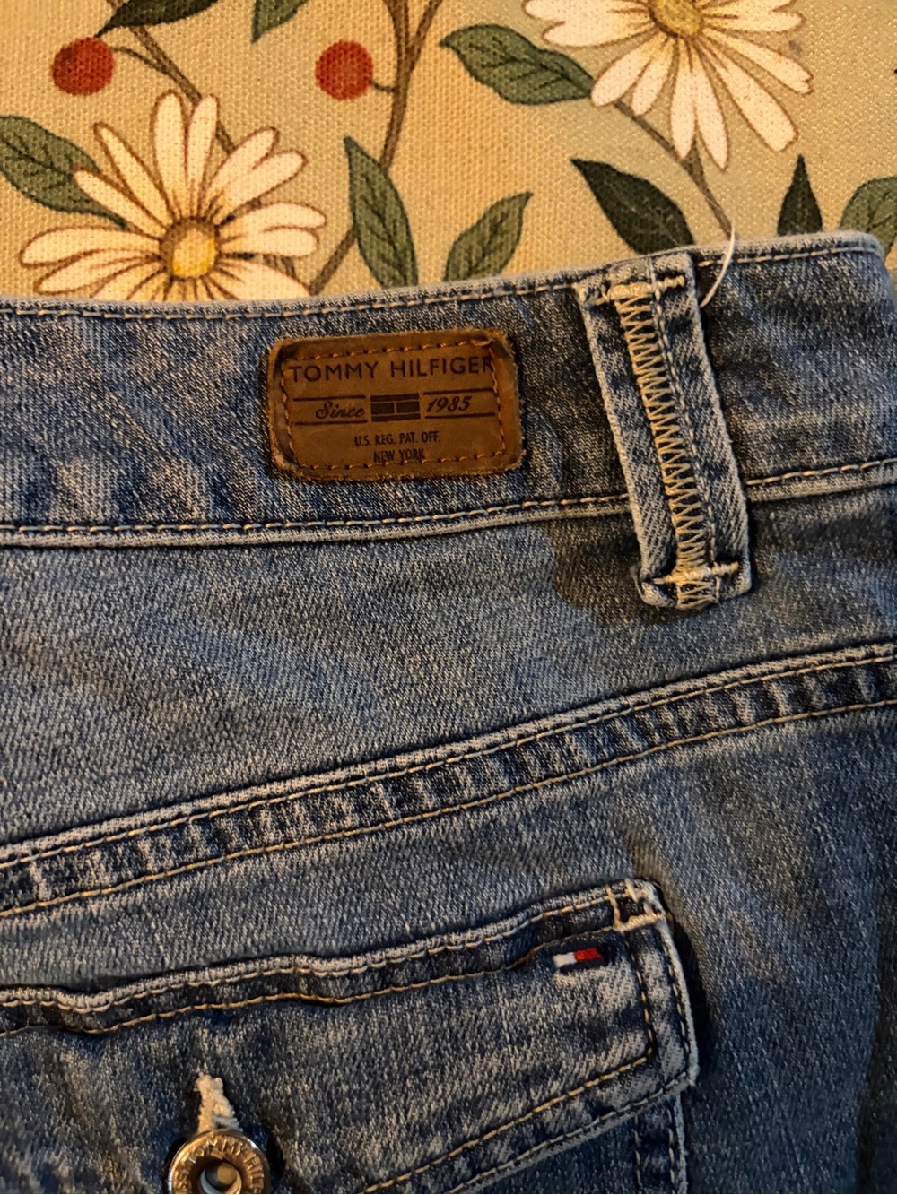 Tommy Hilfiger Light Wash Denim Jean Shorts - Picture 6 of 7